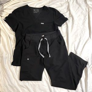FIGS Scrub Set in Black (Women’s Small)